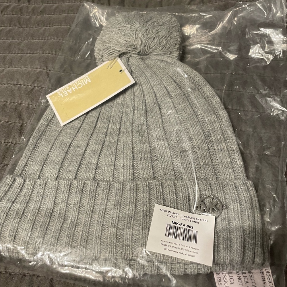 Michael Kor’s winter hat NWT